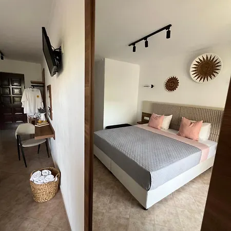 Guest house Pantheon Skiathos Town