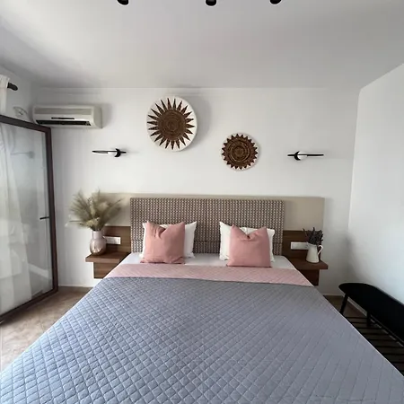 Guest house Pantheon 3*