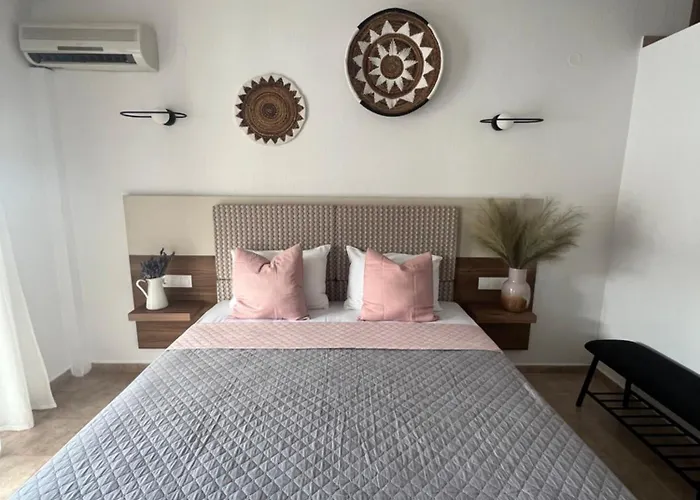 Pantheon Skiathos Chora